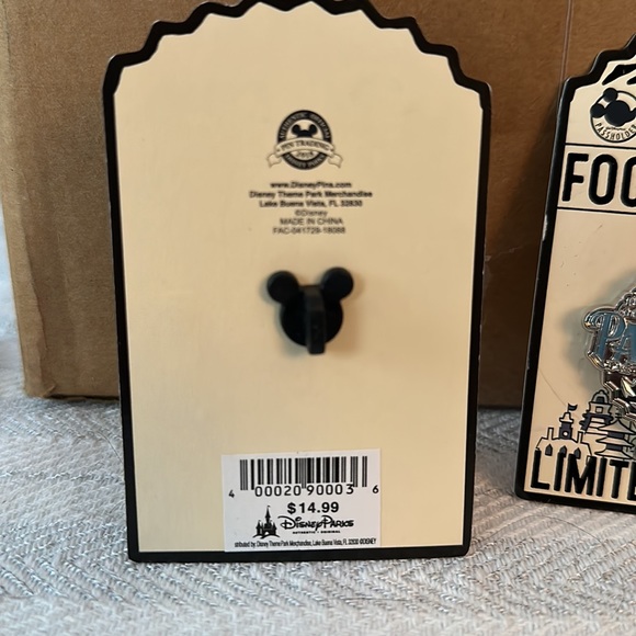 2018 Food and Wine Festival limited edition pin - Picture 3 of 3